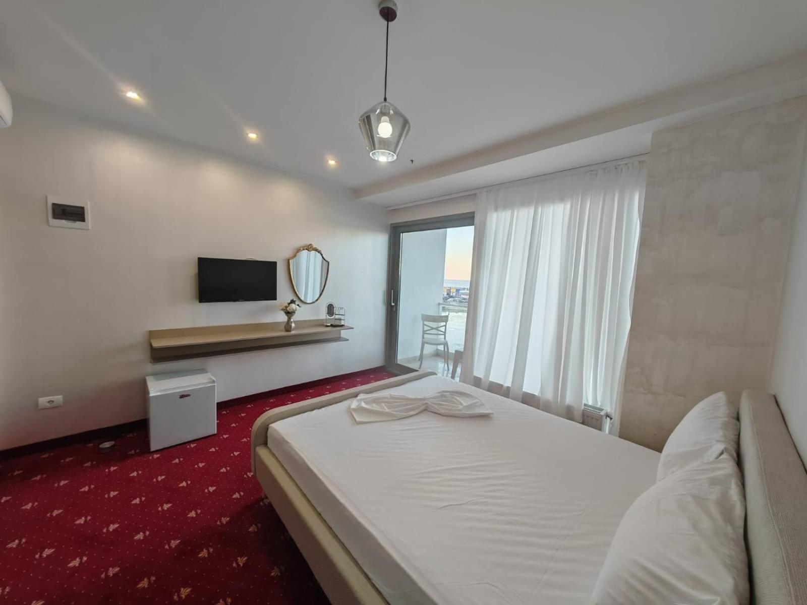White Boutique Hotel- エフォリエ・ノルド エクステリア 写真