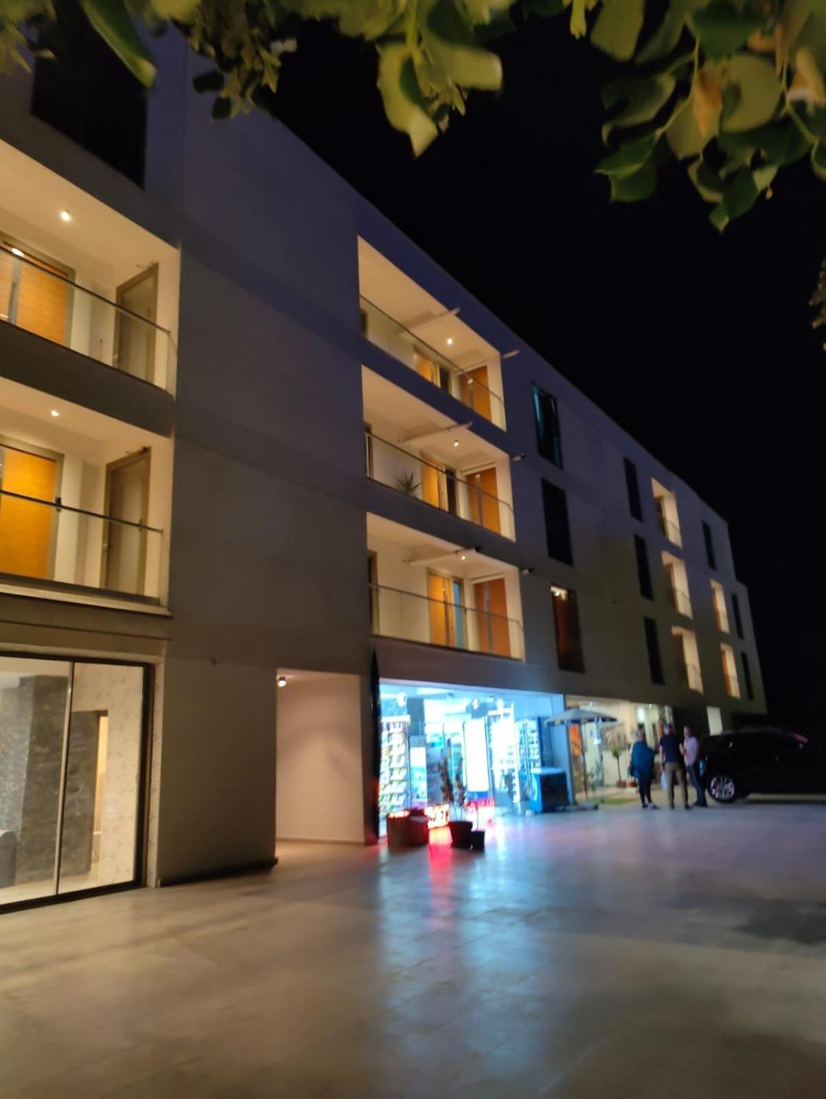 White Boutique Hotel- エフォリエ・ノルド エクステリア 写真
