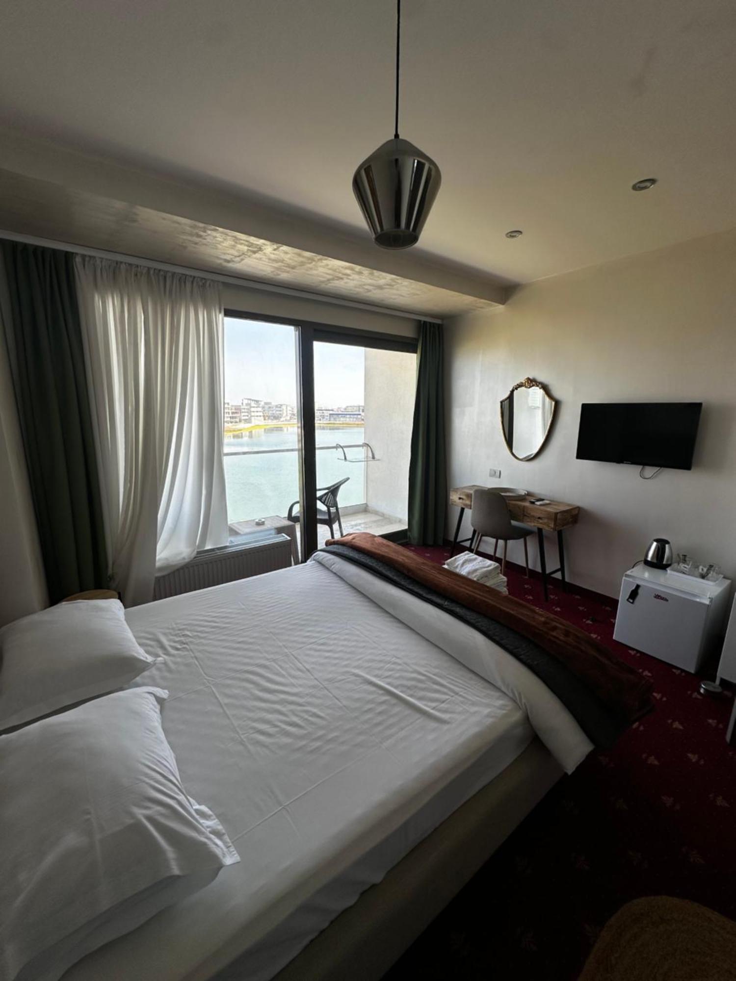 White Boutique Hotel- エフォリエ・ノルド エクステリア 写真